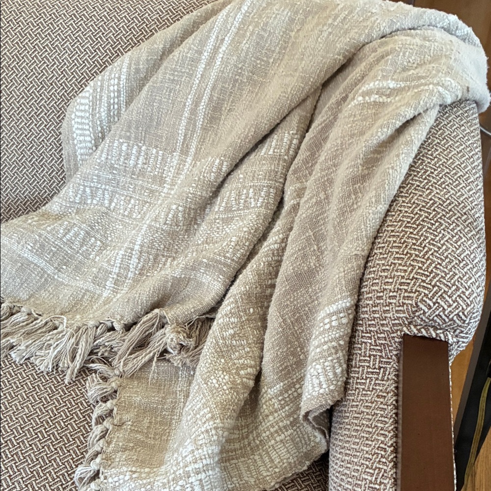 EUC WEST ELM 50 x 60 Throw, Taupe & Ivory.  See Photos for Details